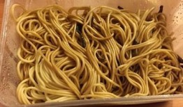 外卖小哥爆料薯条视频,揭秘快餐行业惊人真相！